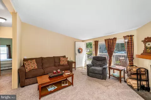 49 Christy Ln, Lititz, PA 17543 photo 4