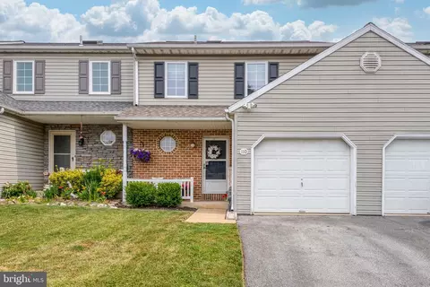 110 Parklawn Ct, Lancaster, PA 17601