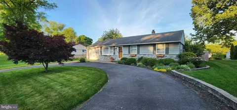 714 Darby Ln, Lancaster, PA 17601