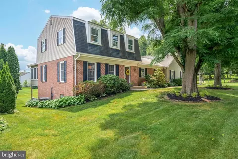 25 S Walnut St, Mountville, PA 17554