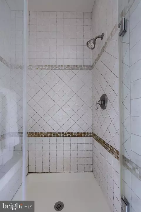 Bath - 665 Dorset St, Lititz, PA 17543 photo 3 of 5