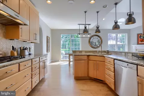 Kitchen - 665 Dorset St, Lititz, PA 17543 photo 6 of 7