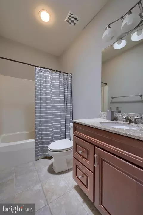 Bath - 665 Dorset St, Lititz, PA 17543 photo 5 of 5