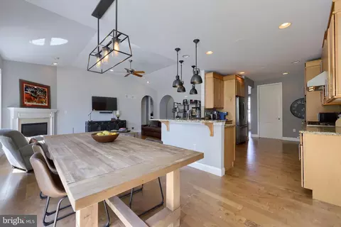 Dining - 665 Dorset St, Lititz, PA 17543 photo 2 of 3