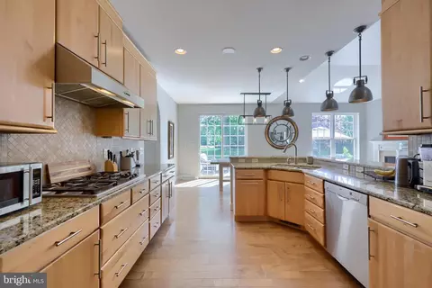 Kitchen - 665 Dorset St, Lititz, PA 17543 photo 7 of 7