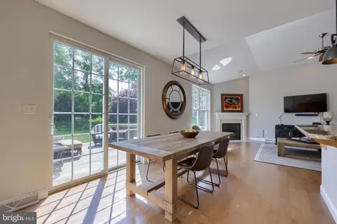 Dining - 665 Dorset St, Lititz, PA 17543 photo 3 of 3