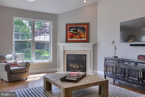 Living - 665 Dorset St, Lititz, PA 17543 photo 2 of 2