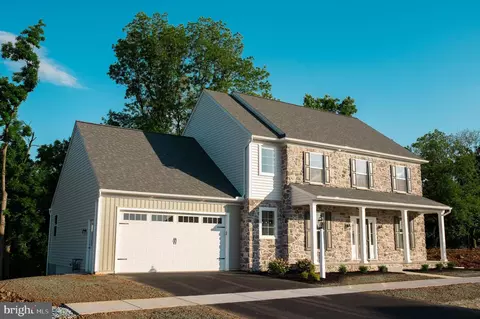 526 Dolly Dr, Lancaster, PA 17601