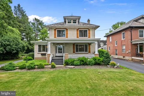 430 W Orange St, Lititz, PA 17543 photo 2