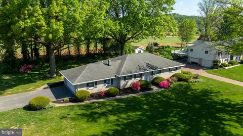 301 Richland Dr, Lancaster, PA 17601