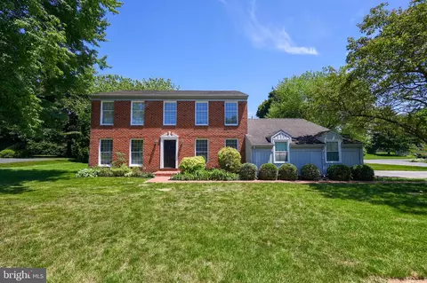 1813 Sturbridge Dr, Lancaster, PA 17601