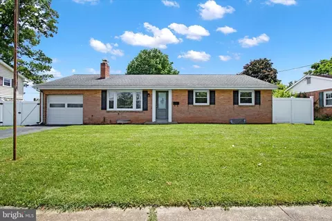 433 S 6th St, Denver, PA 17517