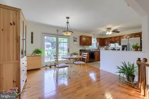 218 E 6th St, Lititz, PA 17543 photo 6