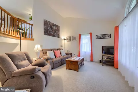 218 E 6th St, Lititz, PA 17543 photo 3