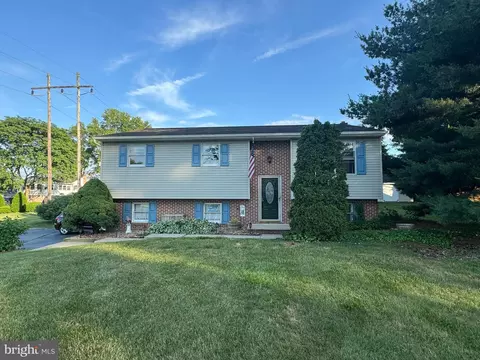 1310 Janet Dr, Mount Joy, PA 17552