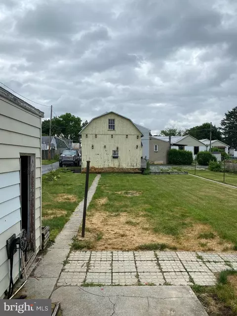 135 N Liberty St, Lititz, PA 17543 photo 2