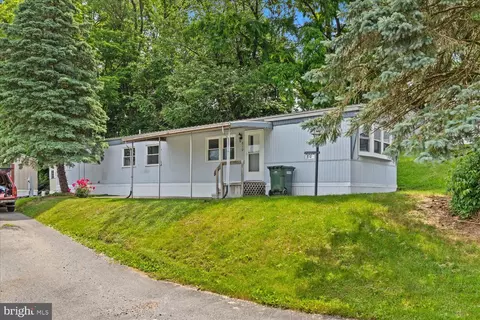 810 Wisteria Dr, Ephrata, PA 17522
