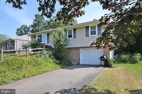 3 Edgemore Dr, Stevens, PA 17578 photo 4