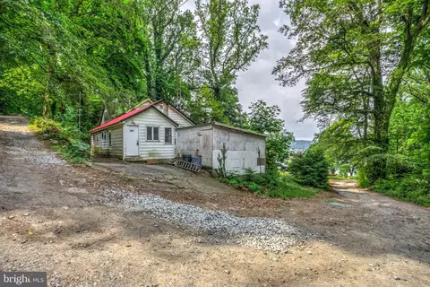 511 Edgewood Ln, Peach Bottom, PA 17563