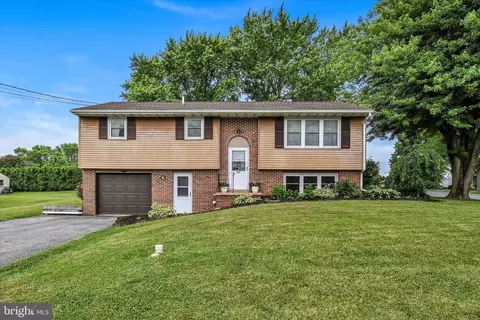 395 W Route 897, Reinholds, PA 17569