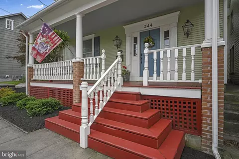 344 E Main St, Lititz, PA 17543 photo 2