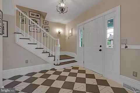 344 E Main St, Lititz, PA 17543 photo 3
