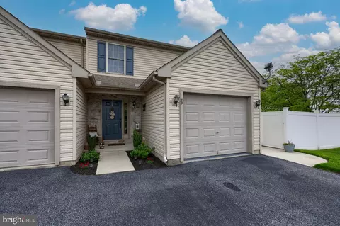 59 Chickadee Cir, Leola, PA 17540