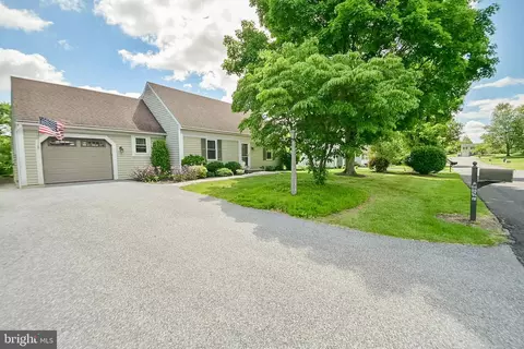 517 Deer Run Rd, Lititz, PA 17543 photo 3