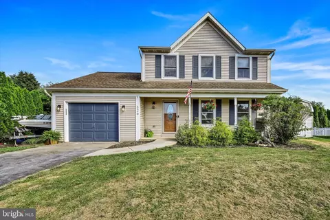 326 Dogwood Ln, New Holland, PA 17557