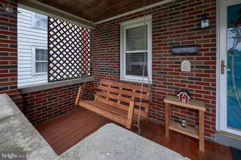 321 Linden St, Lititz, PA 17543 photo 3