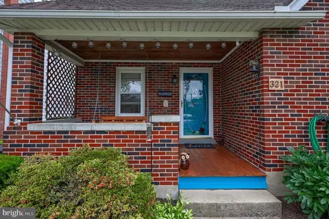 321 Linden St, Lititz, PA 17543 photo 2