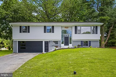 1833 Amity Dr, Lancaster, PA 17601