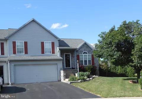 18 Pebble Creek Dr, Lititz, PA 17543