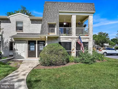 84 Valleybrook Dr, Lancaster, PA 17601