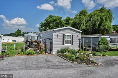 108 Westbrook Dr, Ephrata, PA 17522