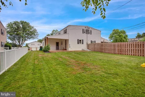 Exterior - 406 W 6th St, Lititz, PA 17543 photo 4 of 9