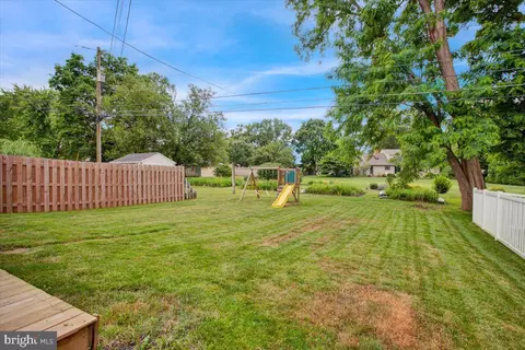 Exterior - 406 W 6th St, Lititz, PA 17543 photo 5 of 9