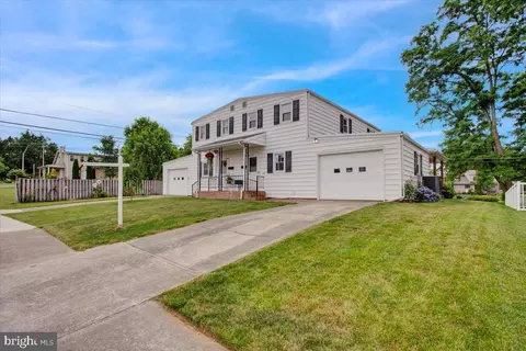 Exterior - 406 W 6th St, Lititz, PA 17543 photo 3 of 9