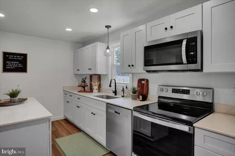 Entry Way - 406 W 6th St, Lititz, PA 17543 photo 4 of 4