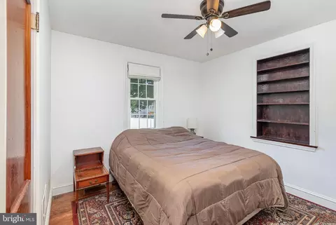 Bedroom - 16 Landis Valley Rd, Lititz, PA 17543 photo 3 of 6