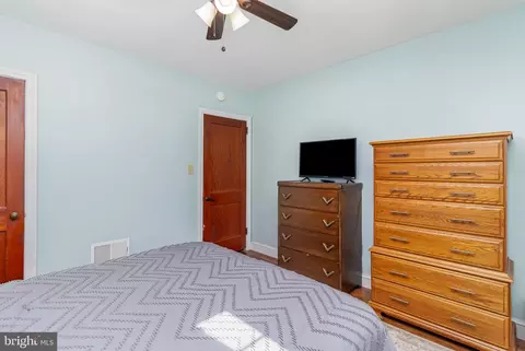 Bedroom - 16 Landis Valley Rd, Lititz, PA 17543 photo 2 of 6