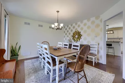 Dining - 3024 Weaver Rd, Lititz, PA 17543 photo 4 of 5