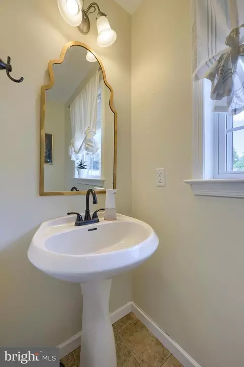 Bath - 3024 Weaver Rd, Lititz, PA 17543 photo 1 of 2