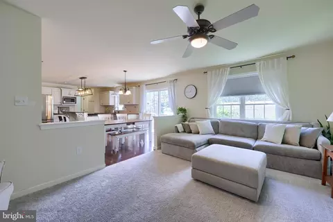 Entry Way - 3024 Weaver Rd, Lititz, PA 17543 photo 4 of 8