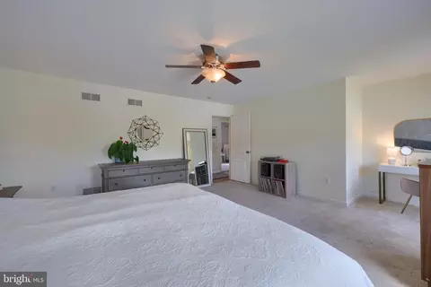 Bedroom - 3024 Weaver Rd, Lititz, PA 17543 photo 2 of 5