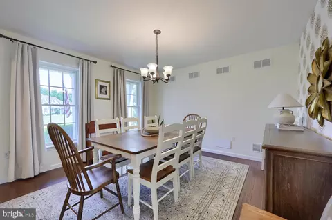Dining - 3024 Weaver Rd, Lititz, PA 17543 photo 3 of 5