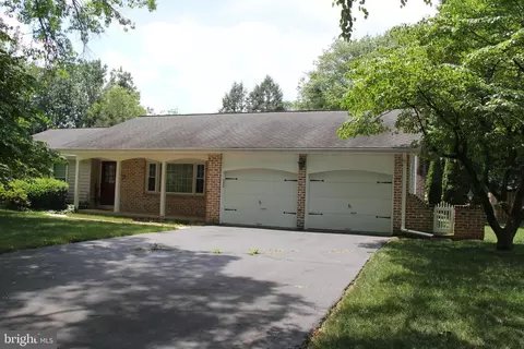 1946 Geraldson Dr, Lancaster, PA 17601