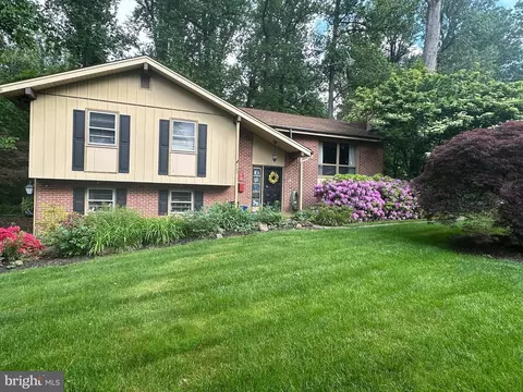 709 Amosite Rd, Elizabethtown, PA 17022