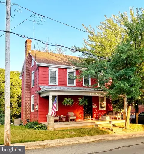 419 S 9th St, Akron, PA 17501