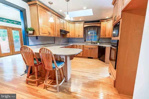 Kitchen - 300 Long Ln, Lititz, PA 17543 photo 1 of 4